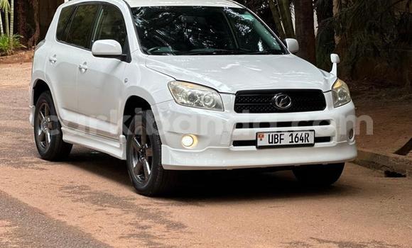 Nunua Ilio tumika Toyota RAV4 Nyeupe Gari ndani ya Kampala nchini Uganda Nunua Ilio tumika Toyota RAV4 Nyeupe Gari ndani ya Kampala nchini Uganda
