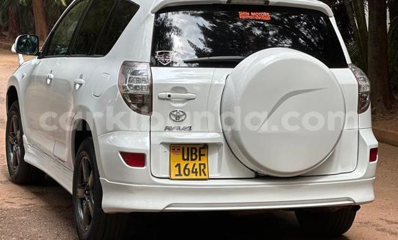 Nunua Ilio tumika Toyota RAV4 Nyeupe Gari ndani ya Kampala nchini Uganda Nunua Ilio tumika Toyota RAV4 Nyeupe Gari ndani ya Kampala nchini Uganda