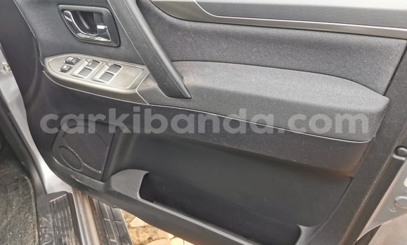 Acheter Import Voiture Mitsubishi Pajero Sport Gris à Kampala, Ouganda Acheter Import Voiture Mitsubishi Pajero Sport Gris à Kampala, Ouganda