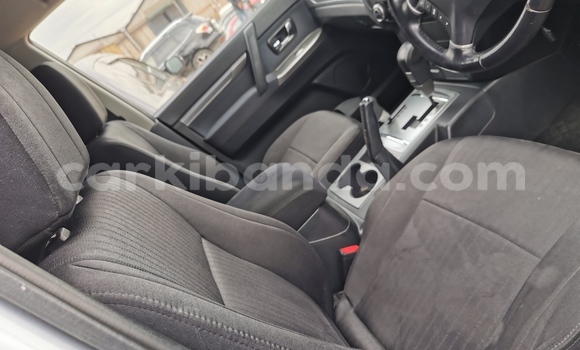 Acheter Import Voiture Mitsubishi Pajero Sport Gris à Kampala, Ouganda Acheter Import Voiture Mitsubishi Pajero Sport Gris à Kampala, Ouganda