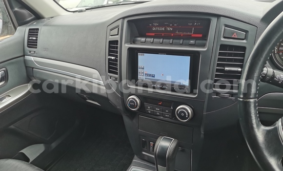 Acheter Import Voiture Mitsubishi Pajero Sport Gris à Kampala, Ouganda Acheter Import Voiture Mitsubishi Pajero Sport Gris à Kampala, Ouganda