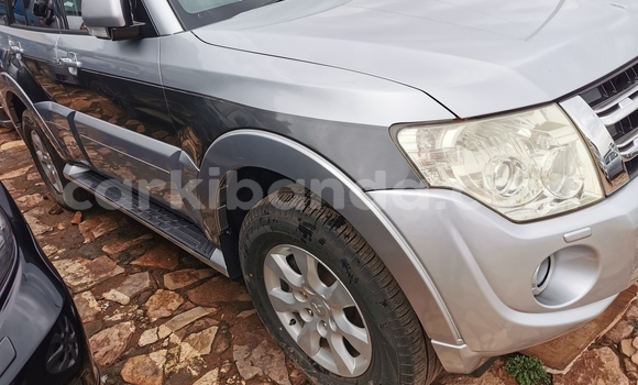 Acheter Import Voiture Mitsubishi Pajero Sport Gris à Kampala, Ouganda Acheter Import Voiture Mitsubishi Pajero Sport Gris à Kampala, Ouganda