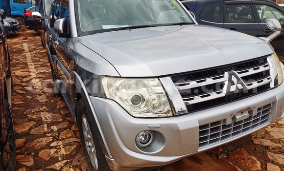 Acheter Import Voiture Mitsubishi Pajero Sport Gris à Kampala, Ouganda Acheter Import Voiture Mitsubishi Pajero Sport Gris à Kampala, Ouganda