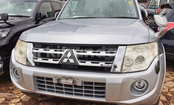Acheter Import Voiture Mitsubishi Pajero Sport Gris à Kampala, Ouganda Acheter Import Voiture Mitsubishi Pajero Sport Gris à Kampala, Ouganda