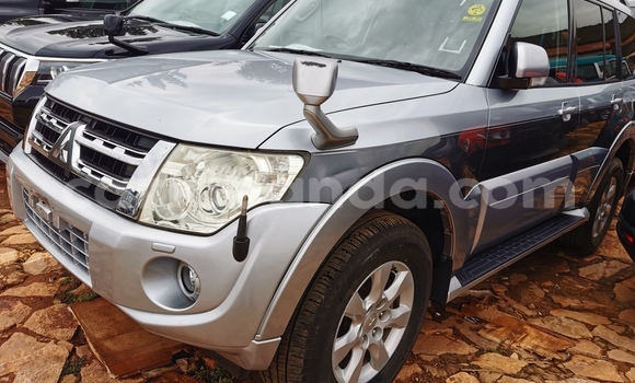 Acheter Import Voiture Mitsubishi Pajero Sport Gris à Kampala, Ouganda Acheter Import Voiture Mitsubishi Pajero Sport Gris à Kampala, Ouganda