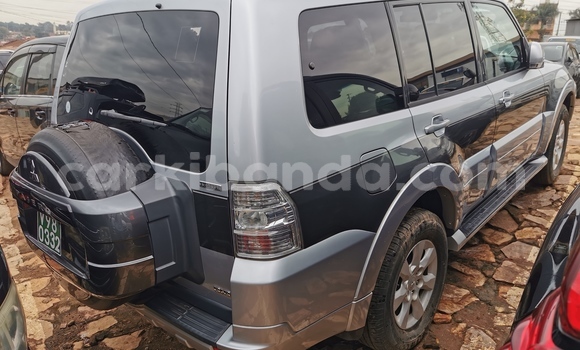 Acheter Import Voiture Mitsubishi Pajero Sport Gris à Kampala, Ouganda Acheter Import Voiture Mitsubishi Pajero Sport Gris à Kampala, Ouganda