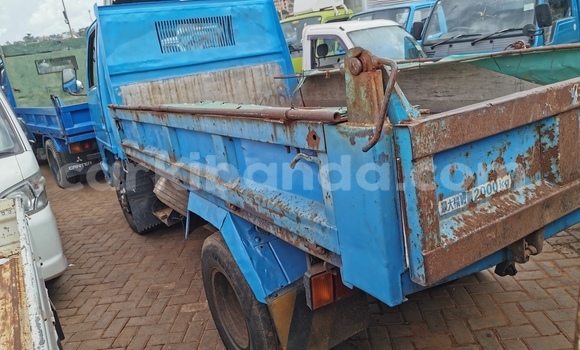 Buy Import Isuzu FTR 850 Blue Truck in Kampala in Uganda
