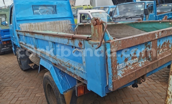 Buy Import Isuzu FTR 850 Blue Truck in Kampala in Uganda Buy Import Isuzu FTR 850 Blue Truck in Kampala in Uganda