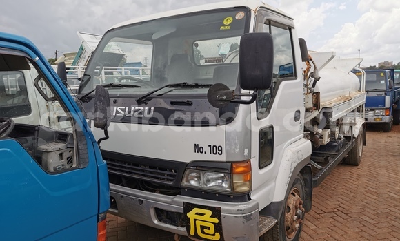 Acheter Import Utilitaire Isuzu FTR 850 Blanc à Kampala, Ouganda Acheter Import Utilitaire Isuzu FTR 850 Blanc à Kampala, Ouganda