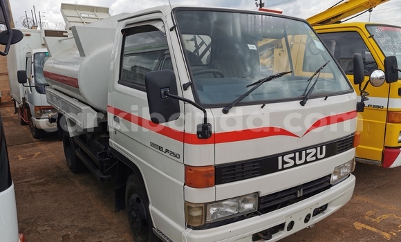 Gura Imported Isuzu FTR 850 White Ikamyo i Kampala mu Uganda