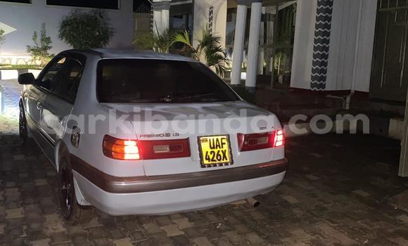 Gura Yakoze Toyota Premio Silver Imodoka i Kampala mu Uganda