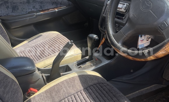 Nunua Ilio tumika Toyota Premio Fedha Gari ndani ya Kampala nchini Uganda Nunua Ilio tumika Toyota Premio Fedha Gari ndani ya Kampala nchini Uganda