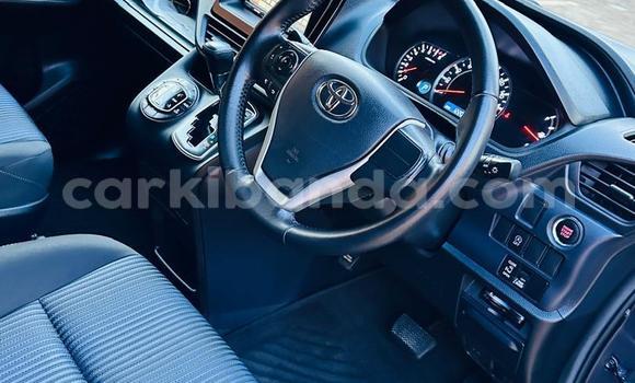 Nunua Ilio tumika Toyota Noah Nyingine Gari ndani ya Kampala nchini Uganda Nunua Ilio tumika Toyota Noah Nyingine Gari ndani ya Kampala nchini Uganda