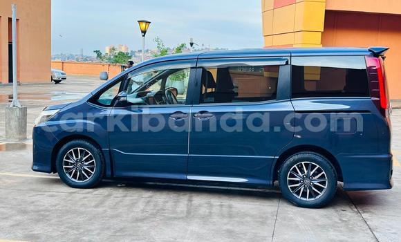 Nunua Ilio tumika Toyota Noah Nyingine Gari ndani ya Kampala nchini Uganda Nunua Ilio tumika Toyota Noah Nyingine Gari ndani ya Kampala nchini Uganda