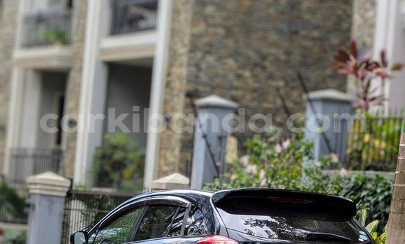 Nunua Ilio tumika Subaru Impreza Nyeusi Gari ndani ya Kampala nchini Uganda Nunua Ilio tumika Subaru Impreza Nyeusi Gari ndani ya Kampala nchini Uganda