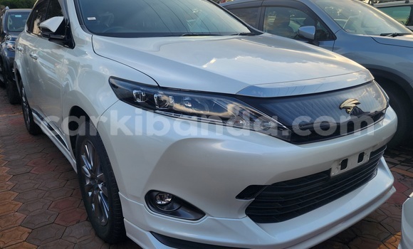 Gura Yakoze Toyota Harrier White Imodoka i Kampala mu Uganda Gura Yakoze Toyota Harrier White Imodoka i Kampala mu Uganda