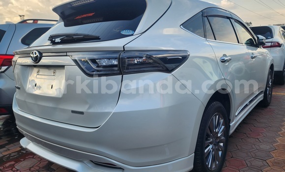 Gura Yakoze Toyota Harrier White Imodoka i Kampala mu Uganda Gura Yakoze Toyota Harrier White Imodoka i Kampala mu Uganda