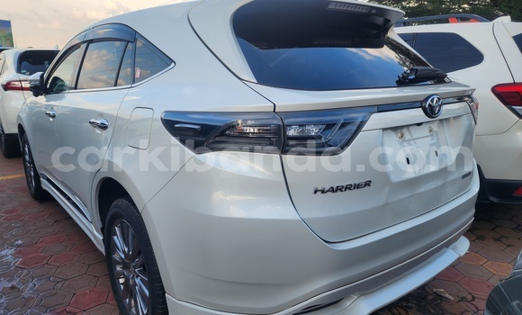 Gura Yakoze Toyota Harrier White Imodoka i Kampala mu Uganda Gura Yakoze Toyota Harrier White Imodoka i Kampala mu Uganda