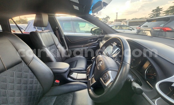 Gura Yakoze Toyota Harrier White Imodoka i Kampala mu Uganda Gura Yakoze Toyota Harrier White Imodoka i Kampala mu Uganda