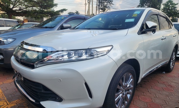Gura Yakoze Toyota Harrier White Imodoka i Kampala mu Uganda Gura Yakoze Toyota Harrier White Imodoka i Kampala mu Uganda