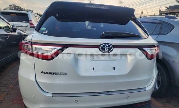 Gura Yakoze Toyota Harrier White Imodoka i Kampala mu Uganda Gura Yakoze Toyota Harrier White Imodoka i Kampala mu Uganda
