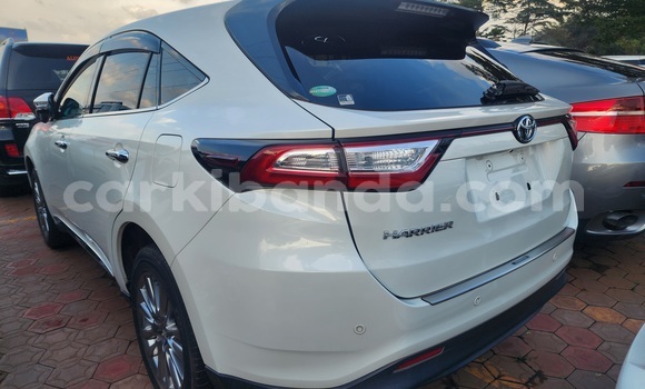 Gura Yakoze Toyota Harrier White Imodoka i Kampala mu Uganda Gura Yakoze Toyota Harrier White Imodoka i Kampala mu Uganda