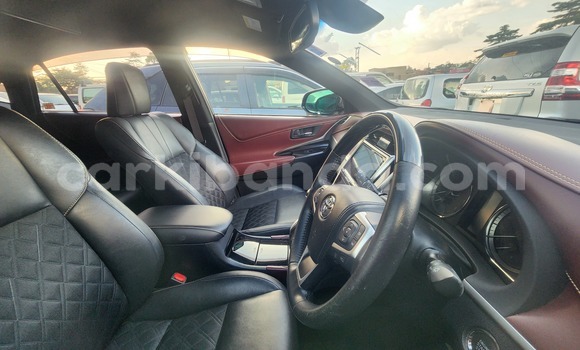 Gura Yakoze Toyota Harrier White Imodoka i Kampala mu Uganda Gura Yakoze Toyota Harrier White Imodoka i Kampala mu Uganda