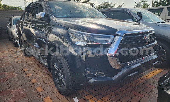 Gura Yakoze Toyota Hilux Black Imodoka i Kampala mu Uganda Gura Yakoze Toyota Hilux Black Imodoka i Kampala mu Uganda