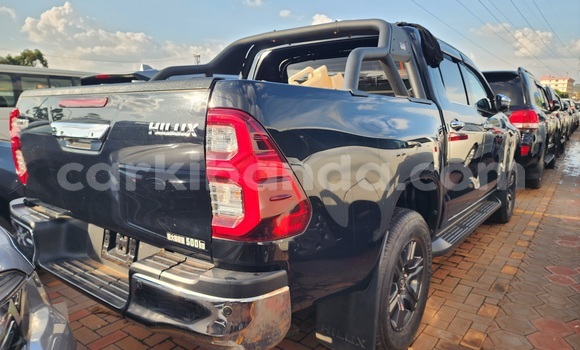 Gura Yakoze Toyota Hilux Black Imodoka i Kampala mu Uganda Gura Yakoze Toyota Hilux Black Imodoka i Kampala mu Uganda