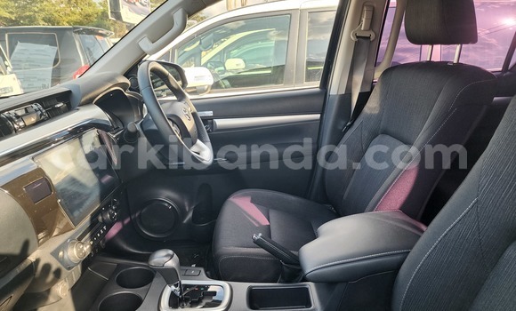 Gura Yakoze Toyota Hilux Black Imodoka i Kampala mu Uganda Gura Yakoze Toyota Hilux Black Imodoka i Kampala mu Uganda