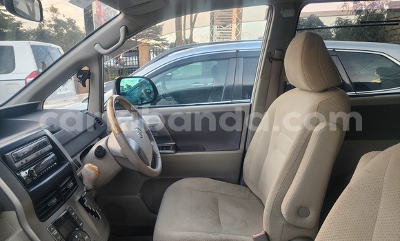 Gura Yakoze Toyota Noah White Imodoka i Kampala mu Uganda Gura Yakoze Toyota Noah White Imodoka i Kampala mu Uganda