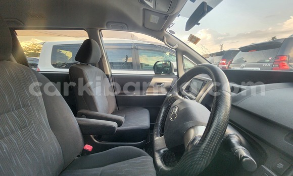 Gura Yakoze Toyota Noah Black Imodoka i Kampala mu Uganda Gura Yakoze Toyota Noah Black Imodoka i Kampala mu Uganda