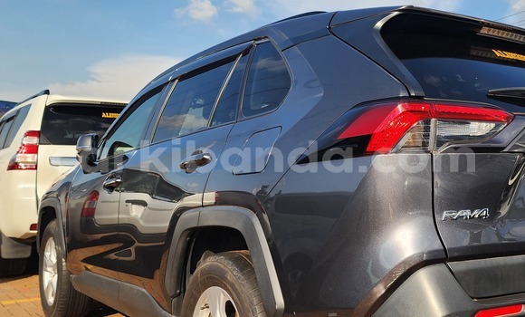 Gura Yakoze Toyota RAV4 Other Imodoka i Kampala mu Uganda Gura Yakoze Toyota RAV4 Other Imodoka i Kampala mu Uganda