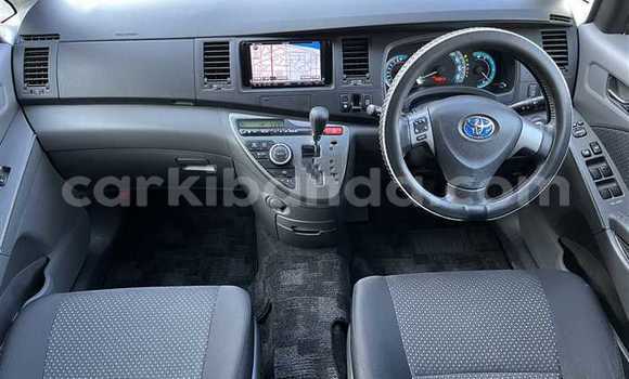 Nunua Imported Toyota ISis Nyeusi Gari ndani ya Kampala nchini Uganda Nunua Imported Toyota ISis Nyeusi Gari ndani ya Kampala nchini Uganda