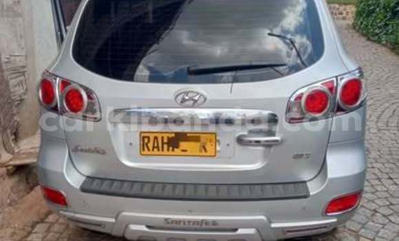 Nunua Ilio tumika Hyundai Grand Starex Nyingine Gari ndani ya Kampala nchini Uganda Nunua Ilio tumika Hyundai Grand Starex Nyingine Gari ndani ya Kampala nchini Uganda