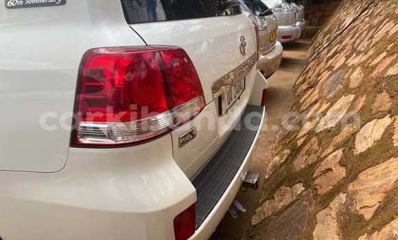 Gura Yakoze Toyota Venza Other Imodoka i Kampala mu Uganda Gura Yakoze Toyota Venza Other Imodoka i Kampala mu Uganda