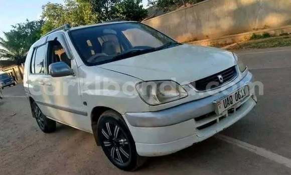 Nunua Ilio tumika Toyota Raum Nyingine Gari ndani ya Kampala nchini Uganda