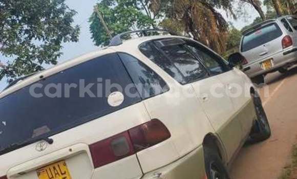 Gura Yakoze Toyota Ipsum Other Imodoka i Kampala mu Uganda Gura Yakoze Toyota Ipsum Other Imodoka i Kampala mu Uganda