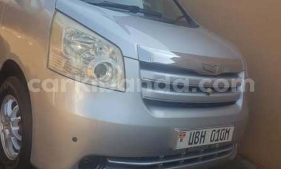 Nunua Ilio tumika Toyota Noah Nyingine Gari ndani ya Kampala nchini Uganda