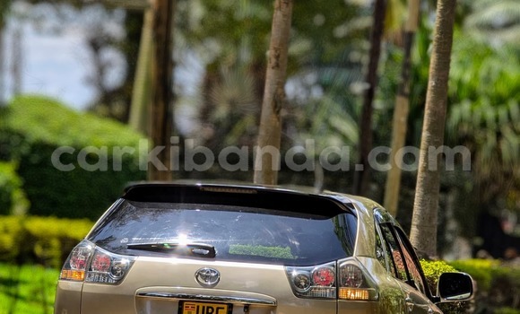 Nunua Ilio tumika Toyota Harrier Nyingine Gari ndani ya Kampala nchini Uganda Nunua Ilio tumika Toyota Harrier Nyingine Gari ndani ya Kampala nchini Uganda
