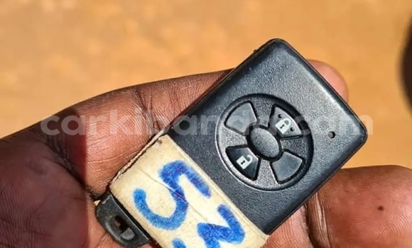 Acheter Import Voiture Toyota IST Noir à Kampala, Ouganda Acheter Import Voiture Toyota IST Noir à Kampala, Ouganda