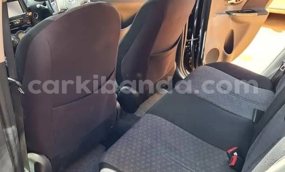 Acheter Import Voiture Toyota IST Noir à Kampala, Ouganda Acheter Import Voiture Toyota IST Noir à Kampala, Ouganda
