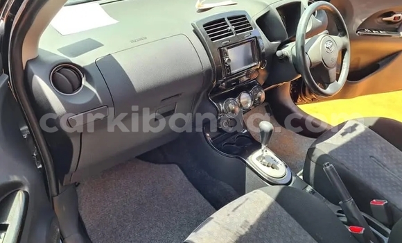 Acheter Import Voiture Toyota IST Noir à Kampala, Ouganda Acheter Import Voiture Toyota IST Noir à Kampala, Ouganda