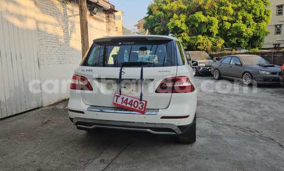 Gura Imported Mercedes‒Benz ML–Class White Imodoka i Kampala mu Uganda