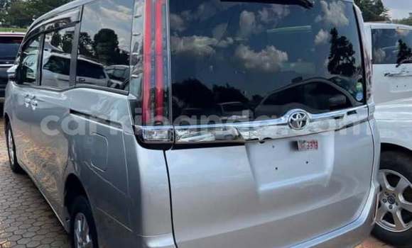 Acheter Occasion Voiture Toyota Noah Autre à Kampala, Ouganda Acheter Occasion Voiture Toyota Noah Autre à Kampala, Ouganda