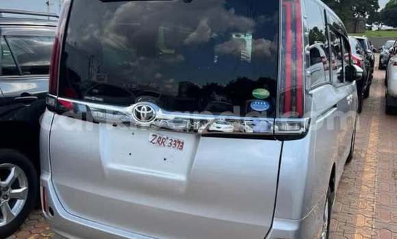 Acheter Occasion Voiture Toyota Noah Autre à Kampala, Ouganda Acheter Occasion Voiture Toyota Noah Autre à Kampala, Ouganda