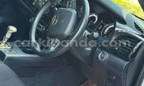 Acheter Occasion Voiture Toyota Hilux Blanc à Kampala, Ouganda Acheter Occasion Voiture Toyota Hilux Blanc à Kampala, Ouganda