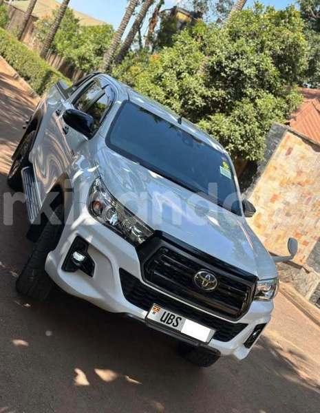 Big with watermark toyota hilux uganda kampala 24225