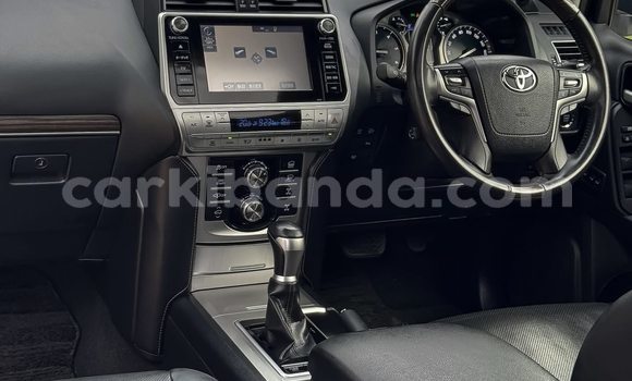 Acheter Occasion Voiture Toyota Land Cruiser Blanc à Kampala, Ouganda Acheter Occasion Voiture Toyota Land Cruiser Blanc à Kampala, Ouganda