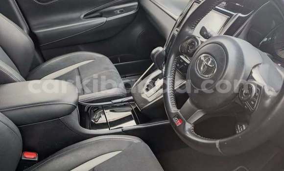 Acheter Occasion Voiture Toyota Harrier Bleu à Kampala, Ouganda Acheter Occasion Voiture Toyota Harrier Bleu à Kampala, Ouganda